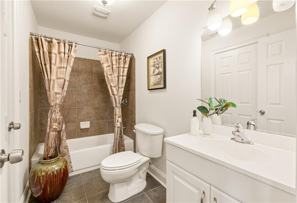 1694 Harlington Road