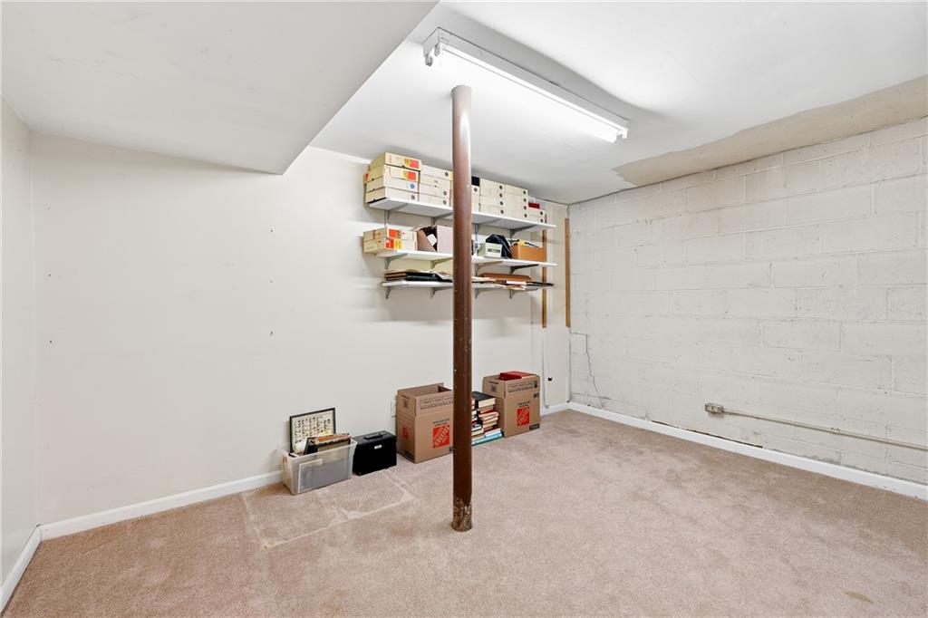 956 W Wesley Road NW