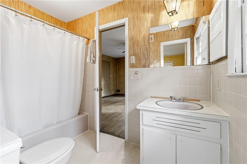 956 W Wesley Road NW