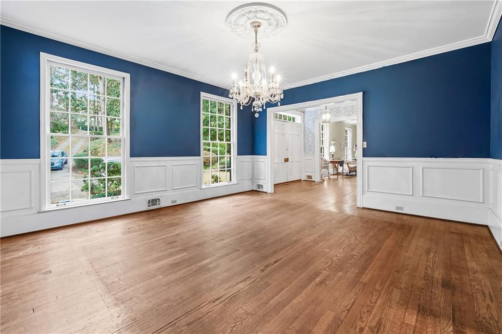 956 W Wesley Road NW