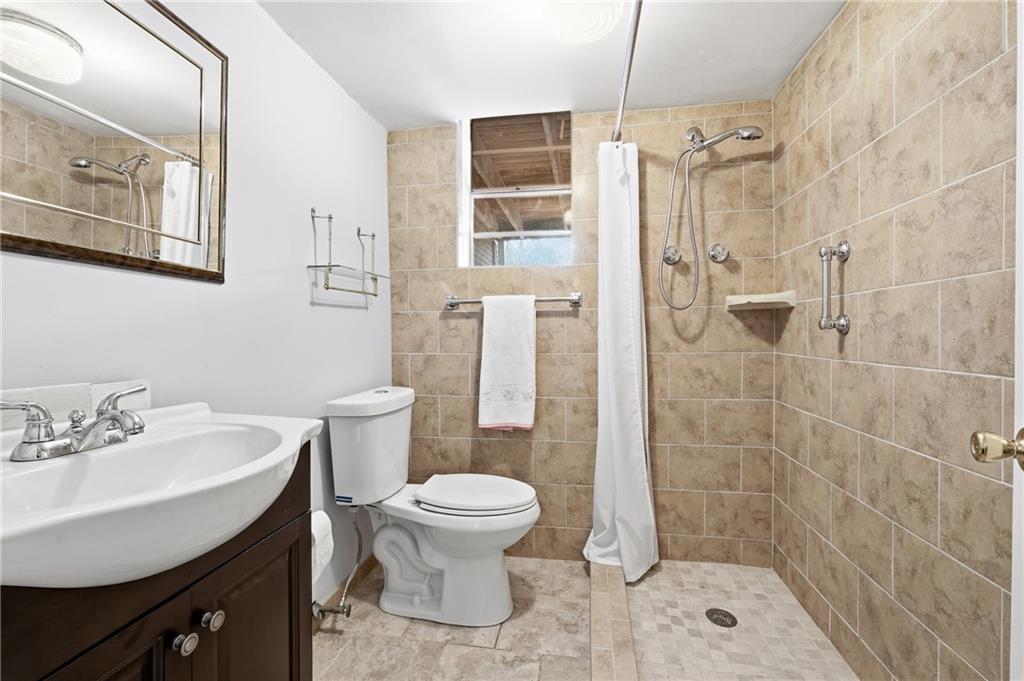 956 W Wesley Road NW