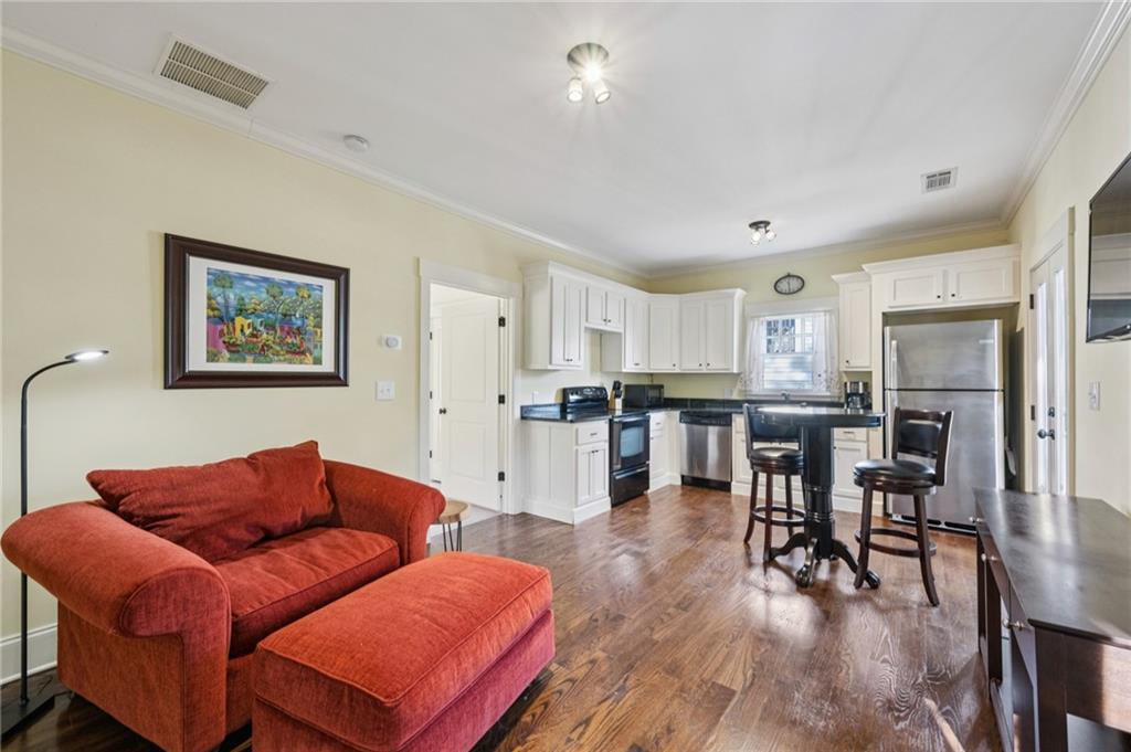 387 9th Street NE