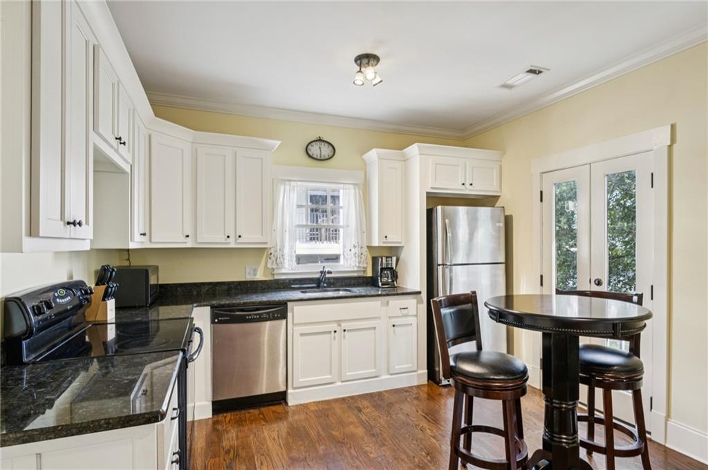 387 9th Street NE