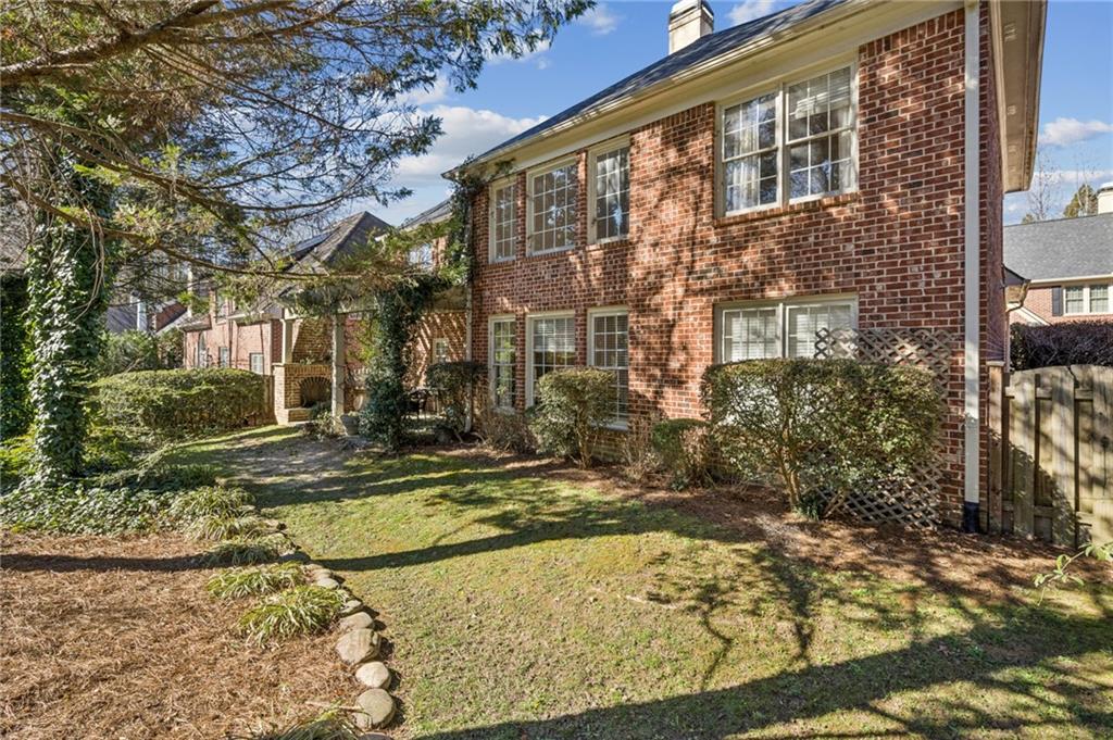 1055 Brookhaven Walk NE