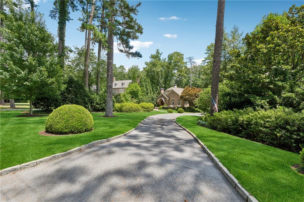 4279 E Brookhaven Drive NE