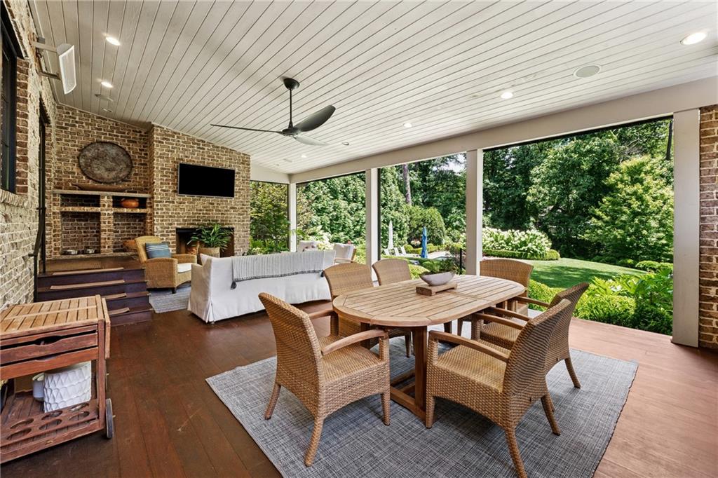 4279 E Brookhaven Drive NE