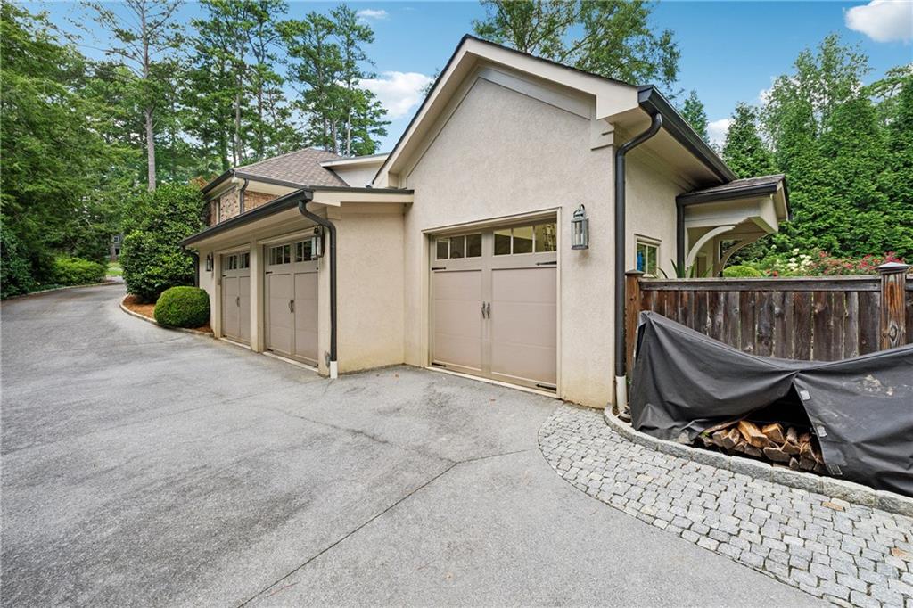 4279 E Brookhaven Drive NE