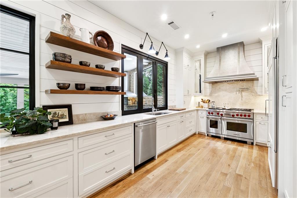 4279 E Brookhaven Drive NE