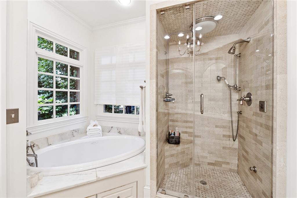 4279 E Brookhaven Drive NE