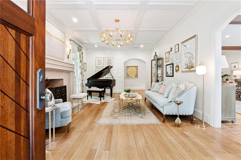 4279 E Brookhaven Drive NE