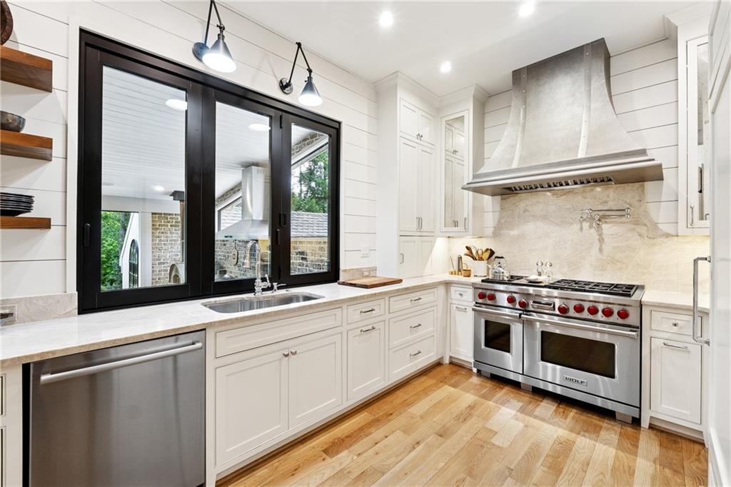 4279 E Brookhaven Drive NE