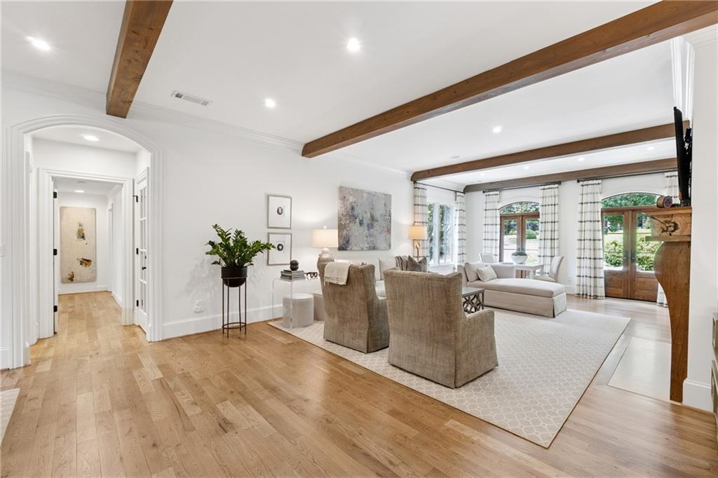 4279 E Brookhaven Drive NE