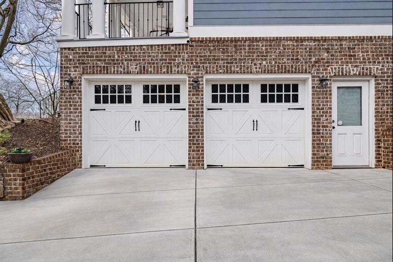 932 Highland View NE