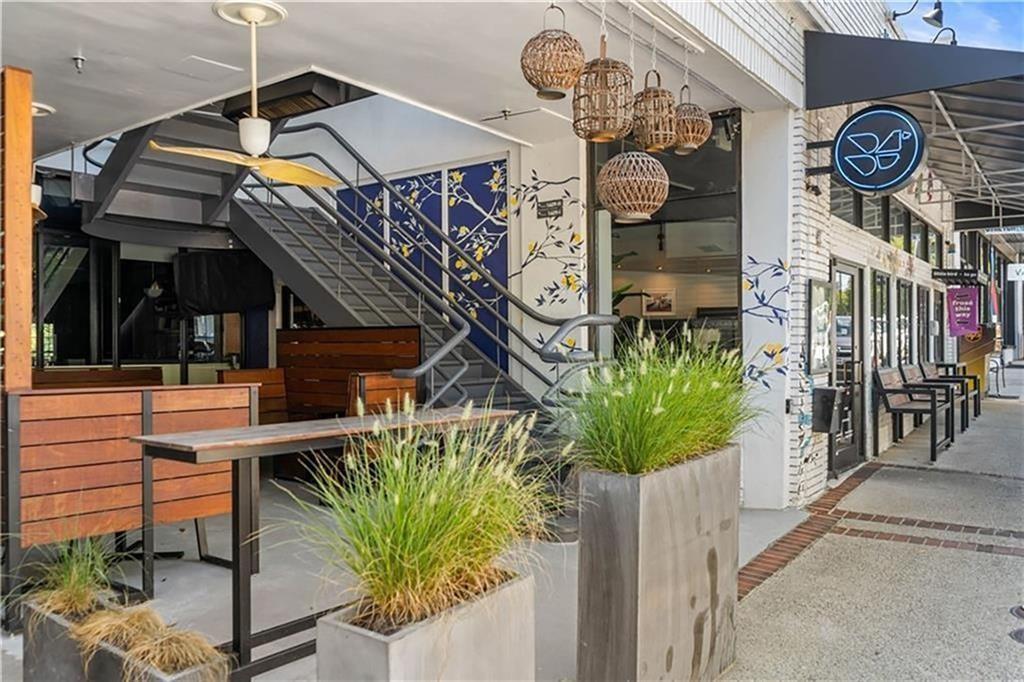 932 Highland View NE