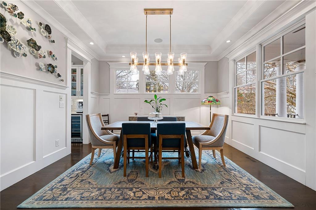 932 Highland View NE