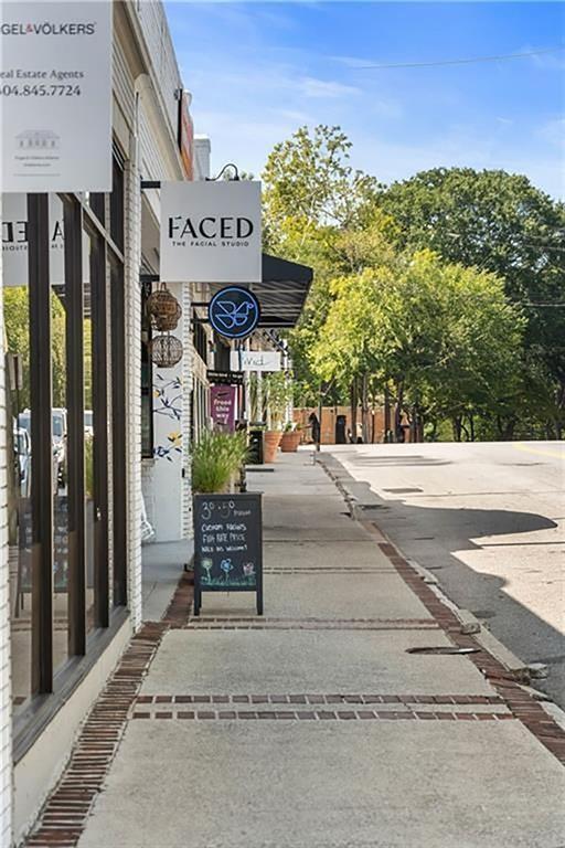 932 Highland View NE