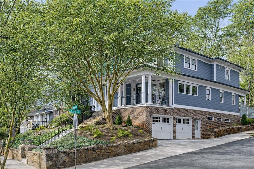 932 Highland View NE