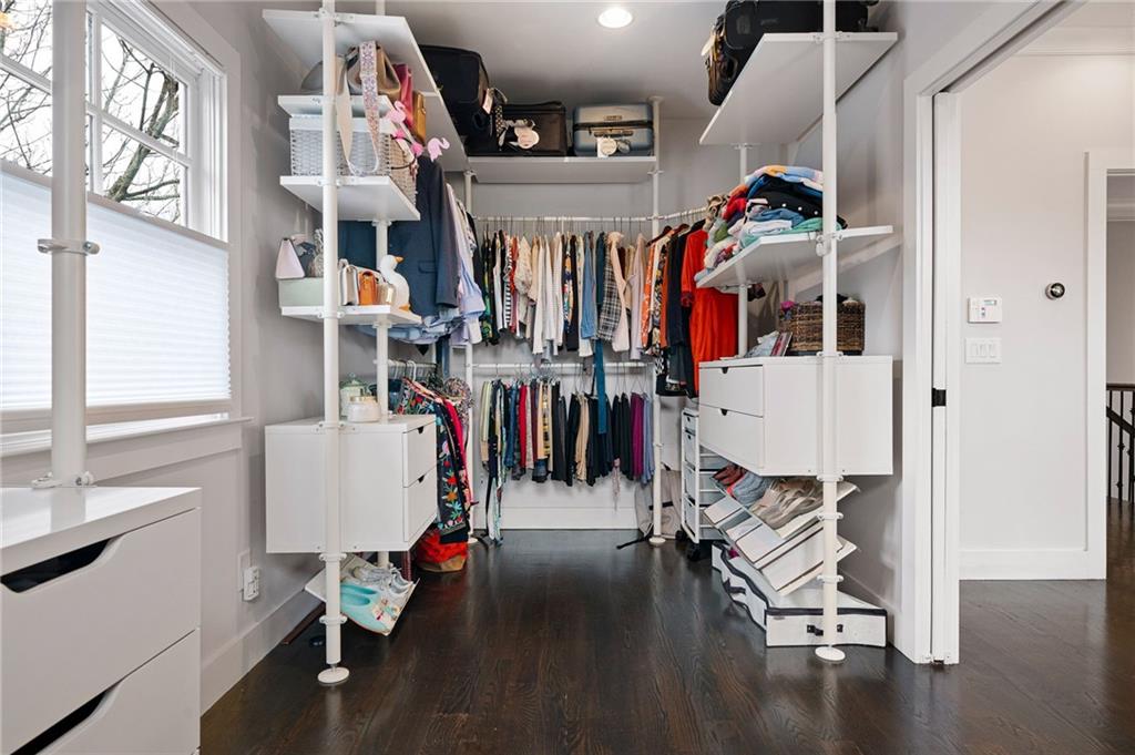 932 Highland View NE