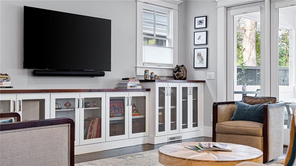 932 Highland View NE