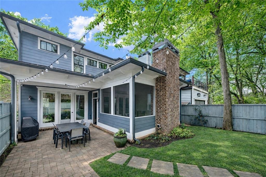 932 Highland View NE