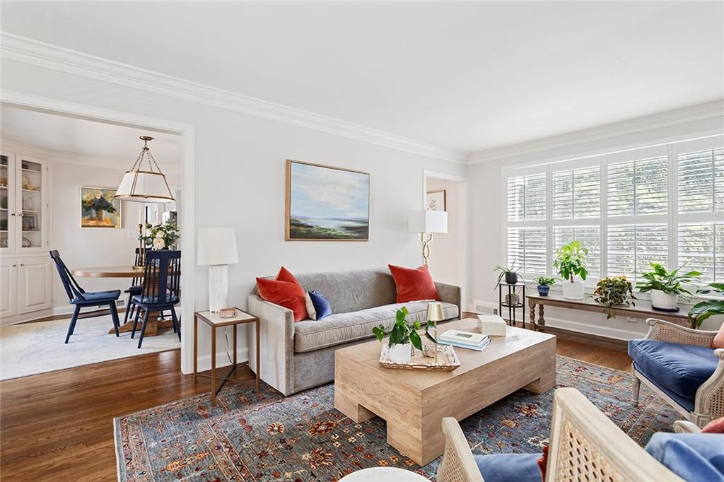 1956 Greystone Road NW