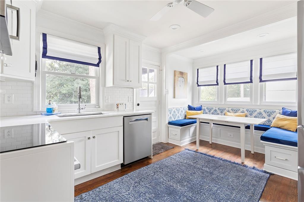 1956 Greystone Road NW