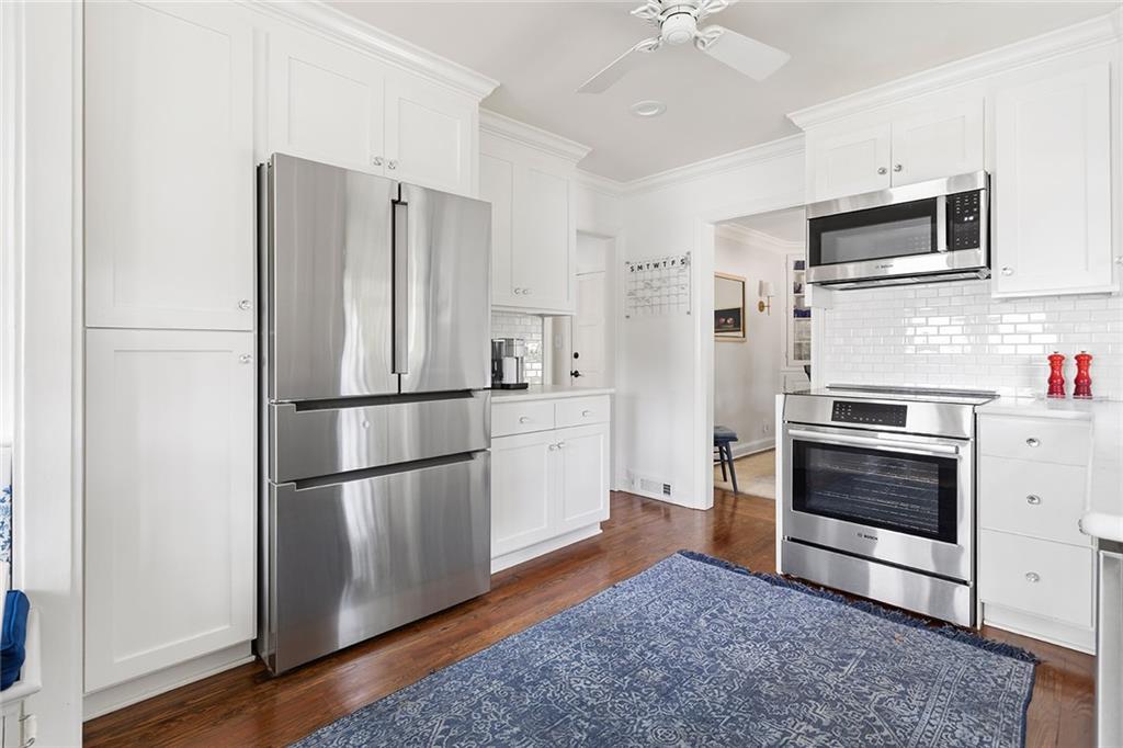 1956 Greystone Road NW