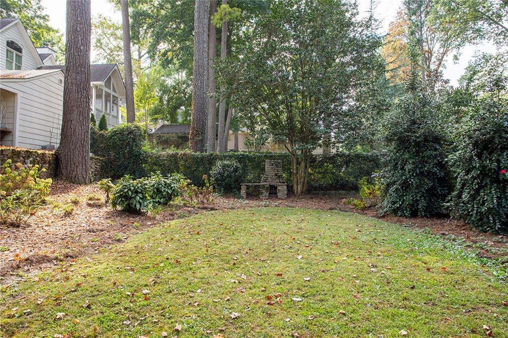 1956 Greystone Road NW