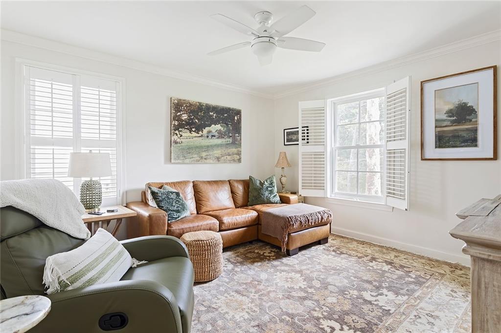 1956 Greystone Road NW