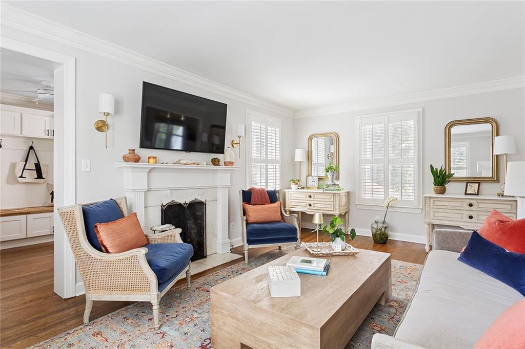 1956 Greystone Road NW