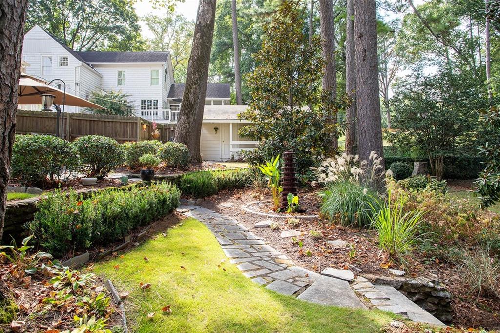 1956 Greystone Road NW