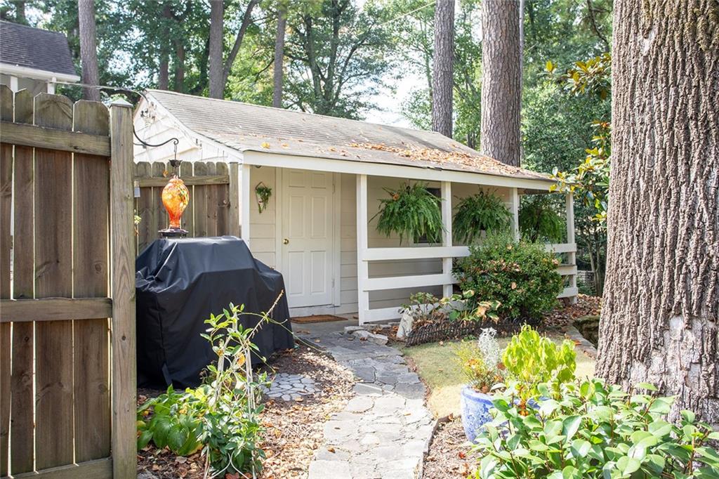 1956 Greystone Road NW