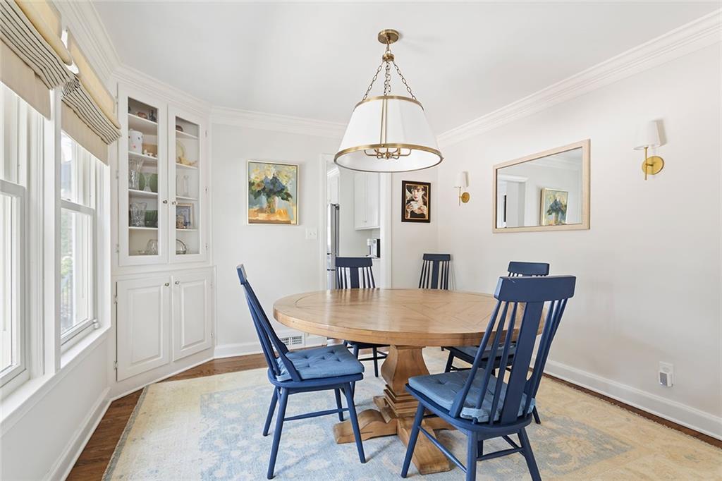 1956 Greystone Road NW