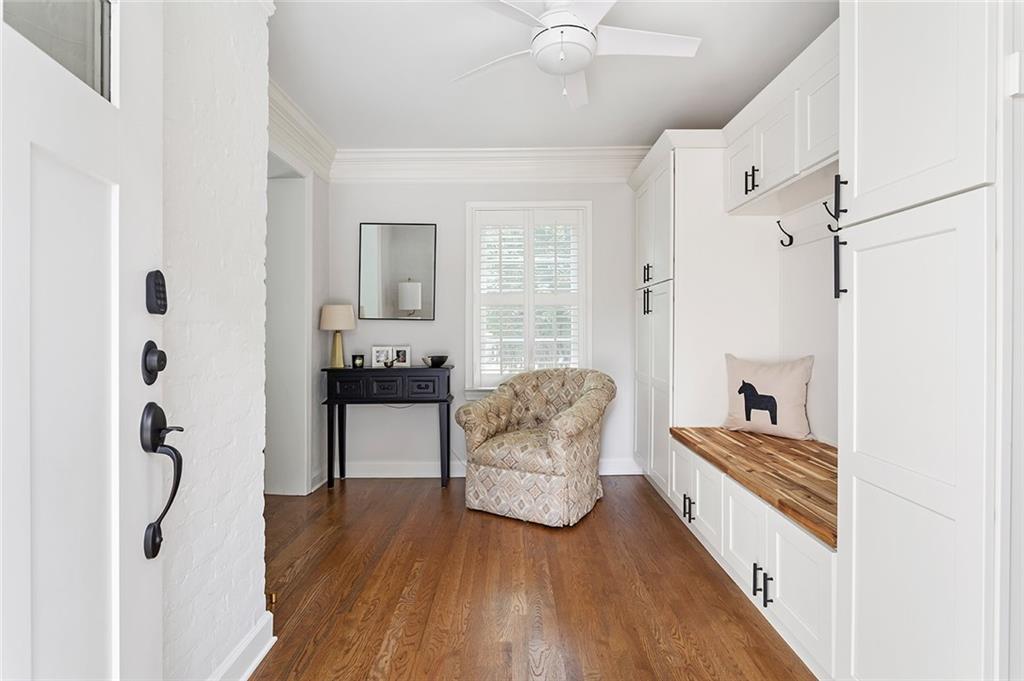 1956 Greystone Road NW