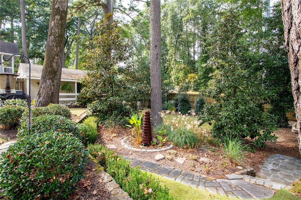 1956 Greystone Road NW