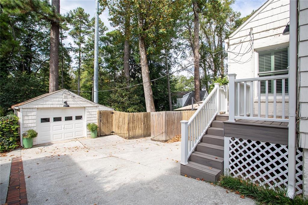 1956 Greystone Road NW