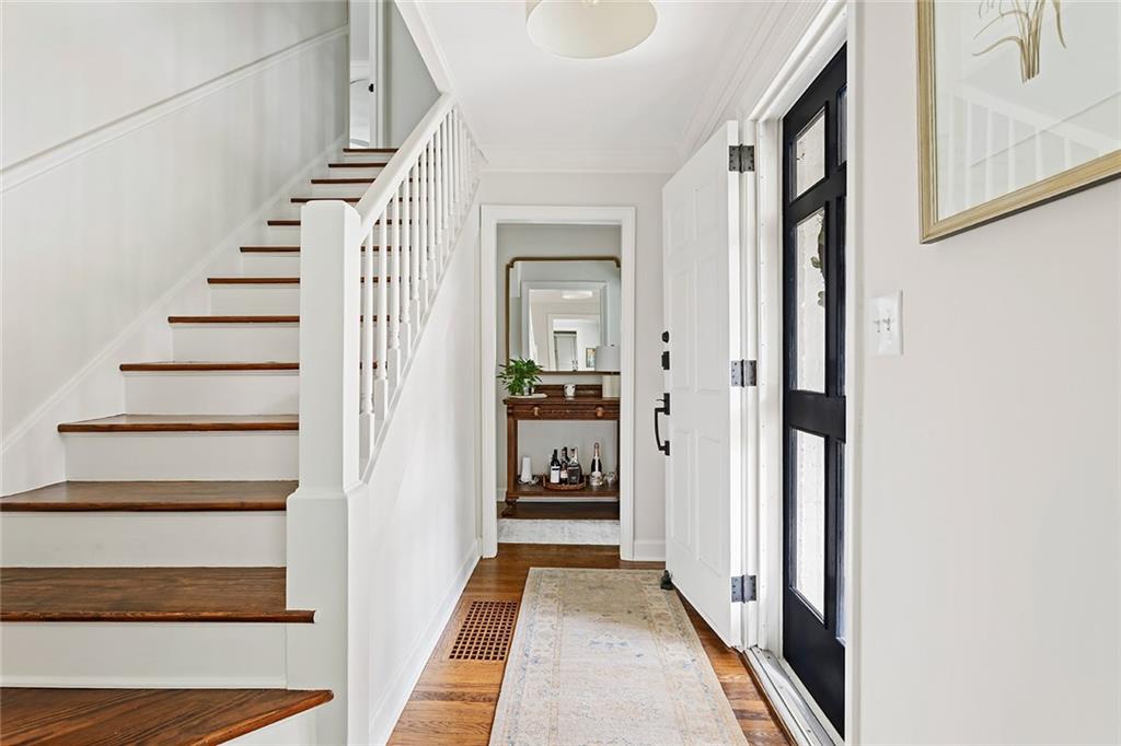 1956 Greystone Road NW