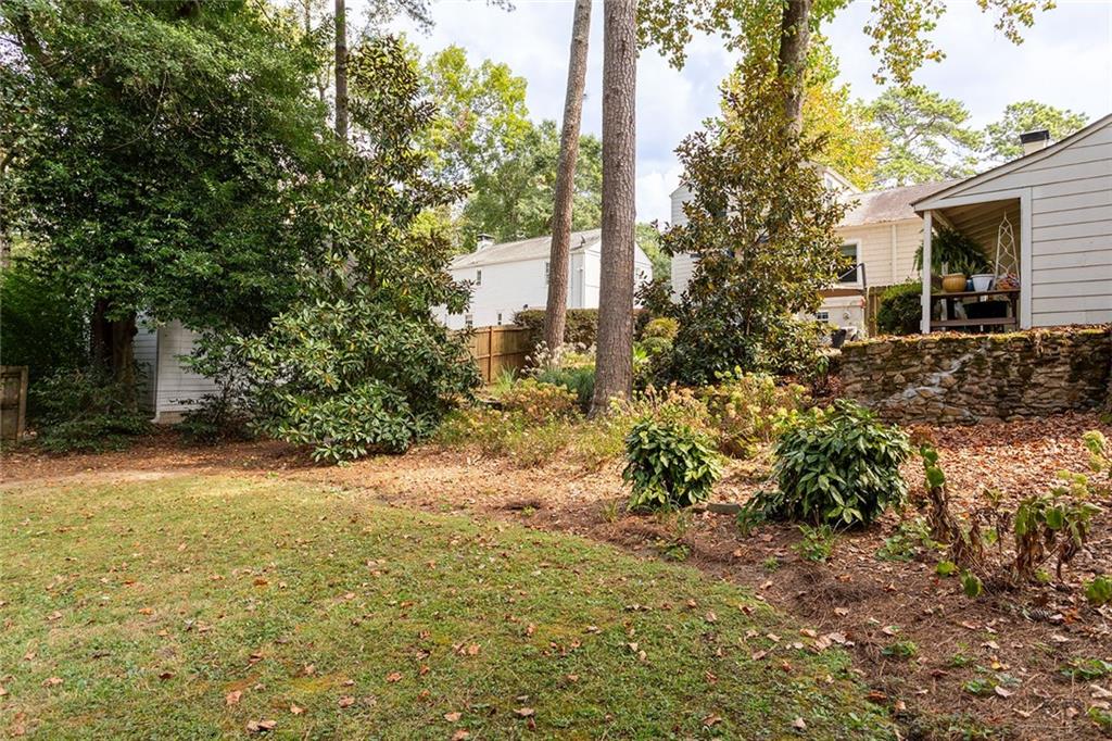 1956 Greystone Road NW