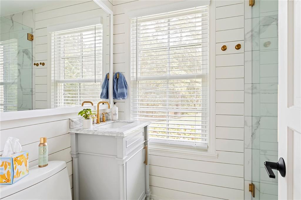 1956 Greystone Road NW