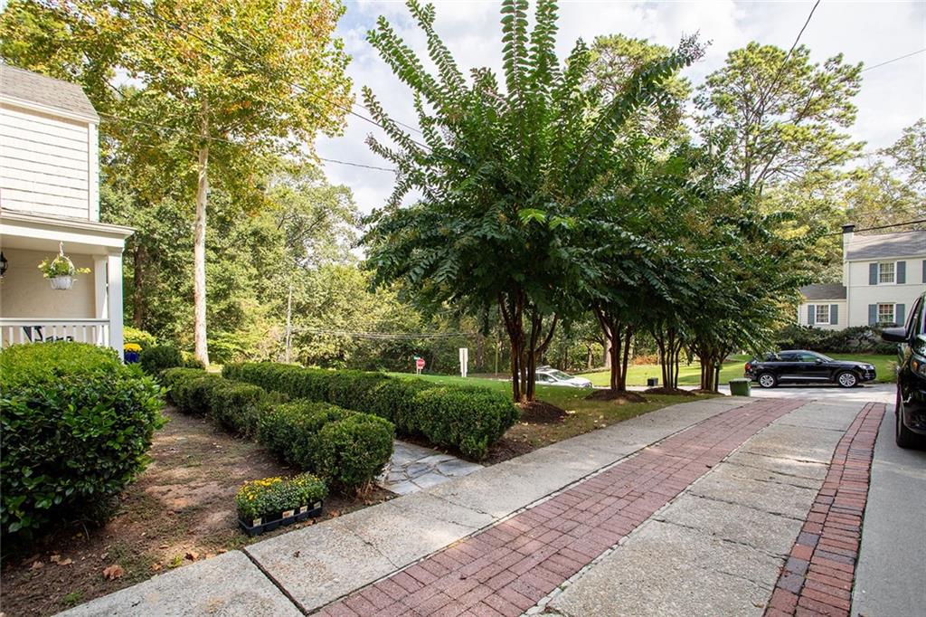 1956 Greystone Road NW