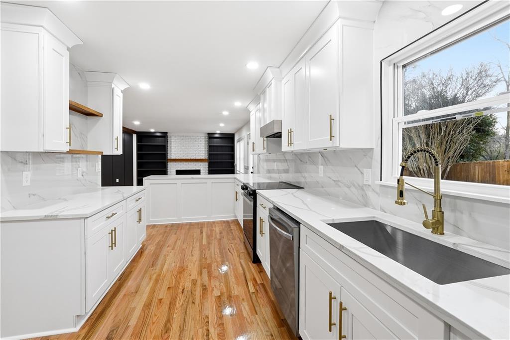 2348 Marneil Drive NE