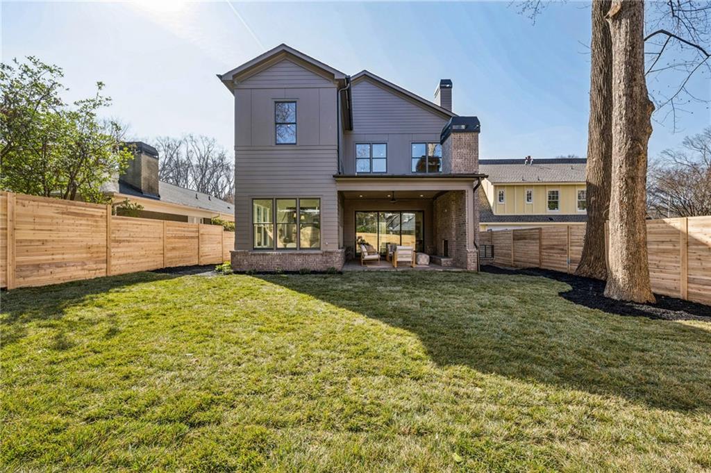 854 Courtenay Drive NE