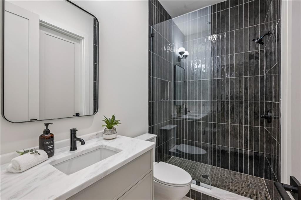 854 Courtenay Drive NE