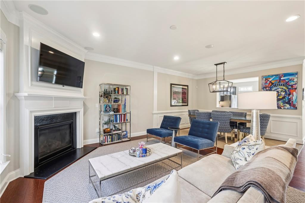 356 Ardmore Court NW