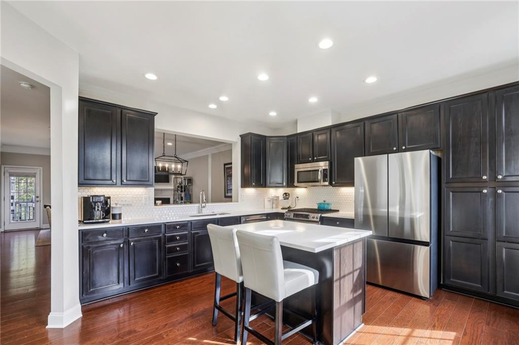 356 Ardmore Court NW