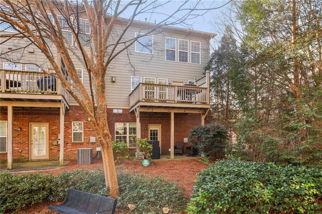 356 Ardmore Court NW