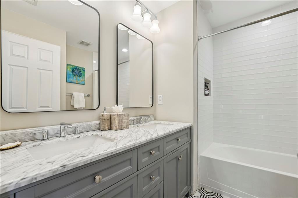 356 Ardmore Court NW