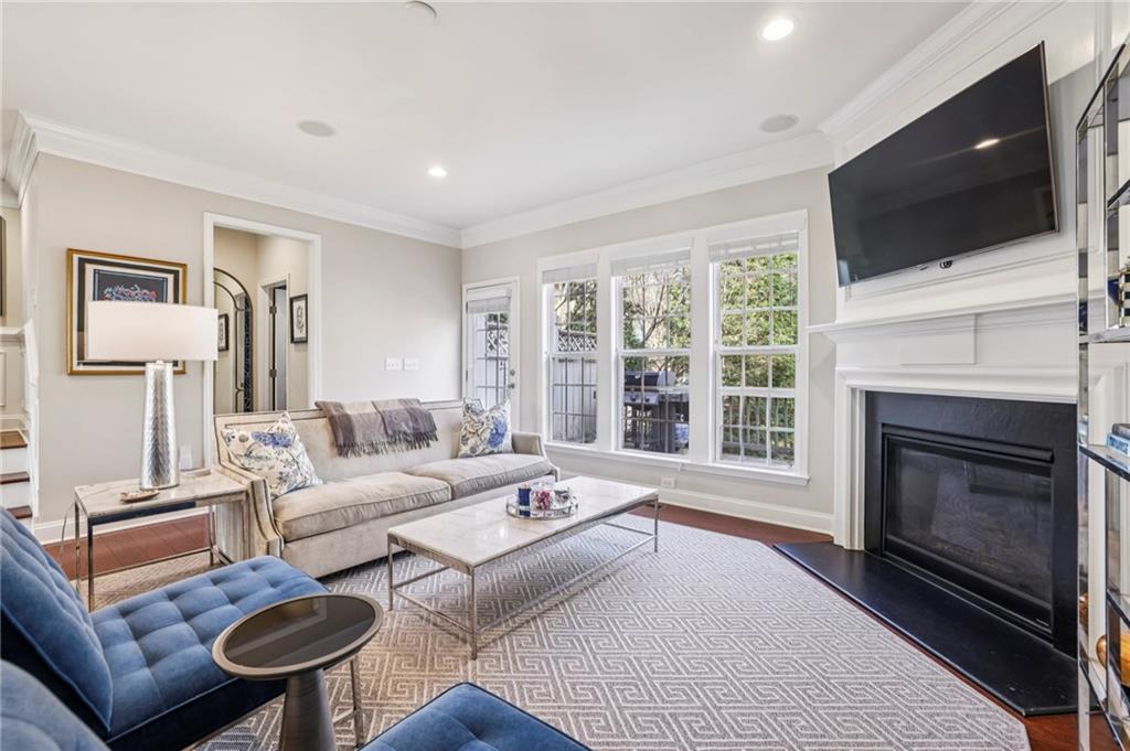 356 Ardmore Court NW