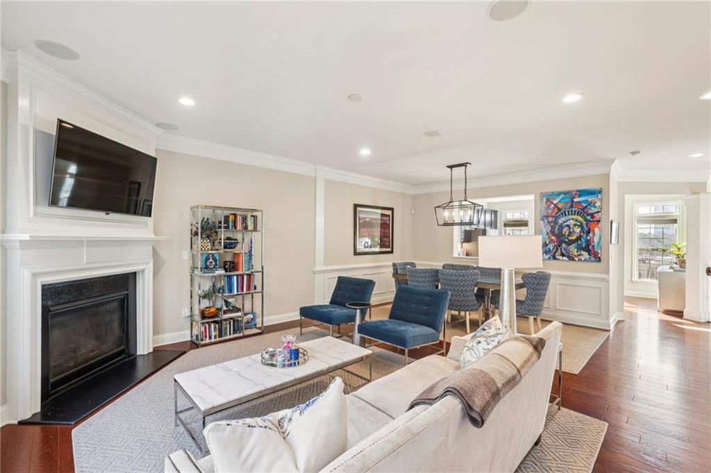 356 Ardmore Court NW