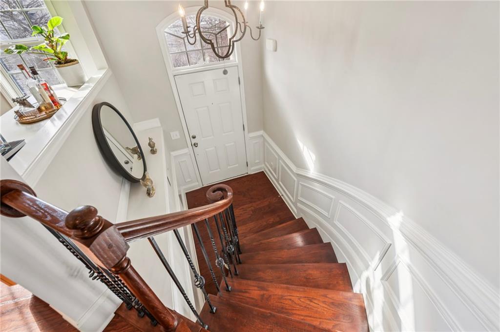 356 Ardmore Court NW